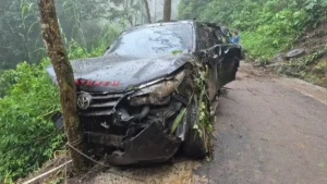 Tragedi di Gunung Bromo: Mobil Fortuner Terjun ke Jurang, 2 Wanita Tewas